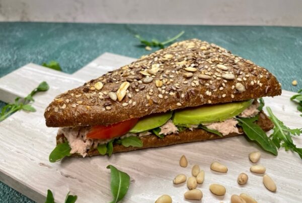 sandwich van tonijn en avocado